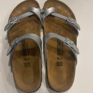 Authentic Birkenstock Sandals, Silver, Toe Ring, size 40